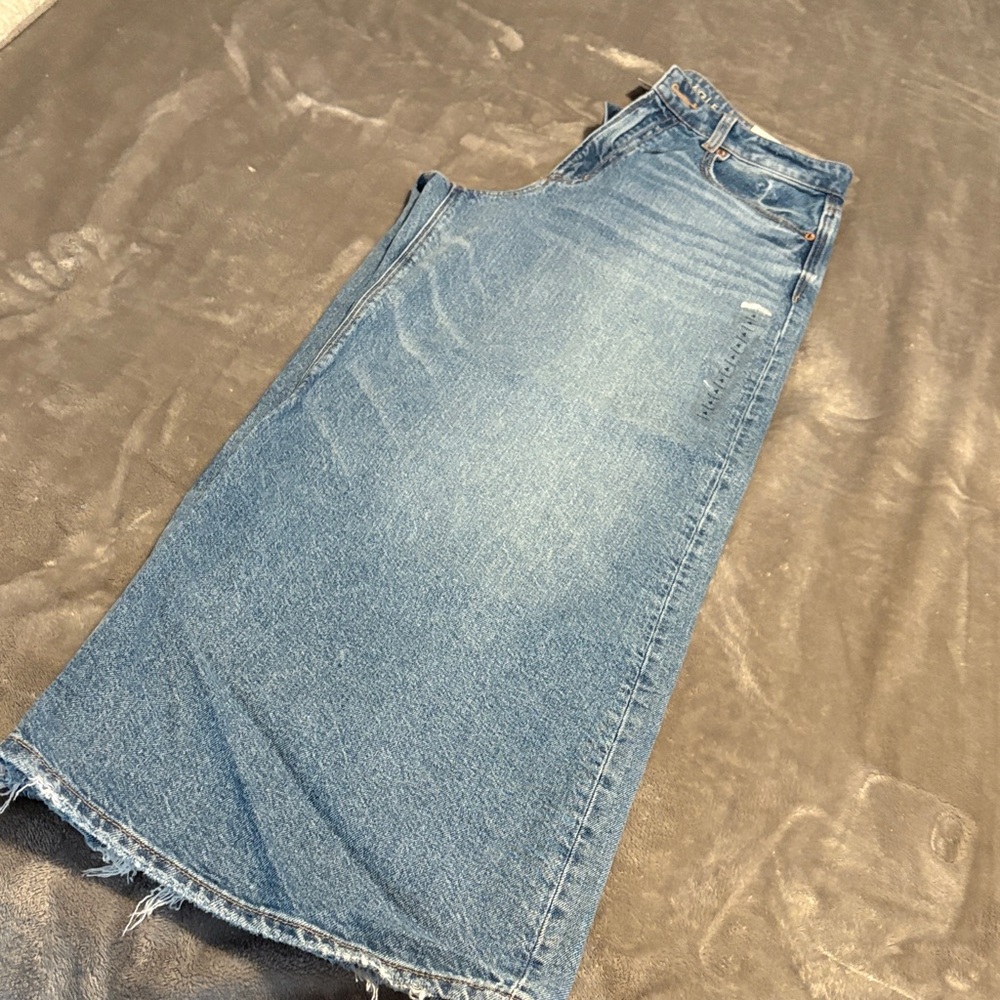 American Eagle Outfitters Women's Straight Jeans in Light Blue - Picture 2 of 6